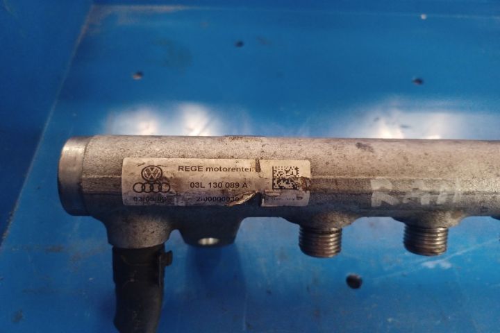 Rampa injectoare 03L130089A Audi A4 B8/8K [2007 - 2011] wagon 5-usi 2