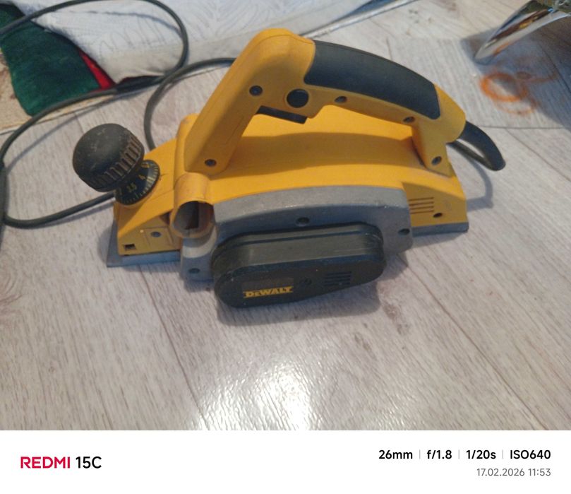 Электрорубанок DEWALT DW678