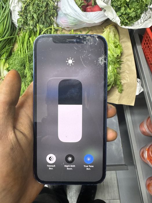 Продам айфон 12.