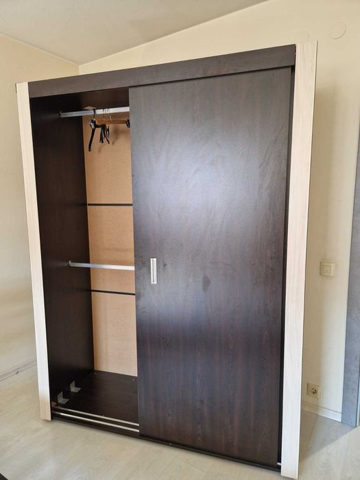 Гардероб за спалня с плъзгащи врати