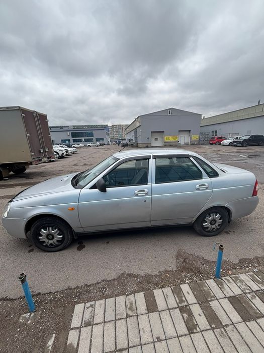 Продам Приору срочно