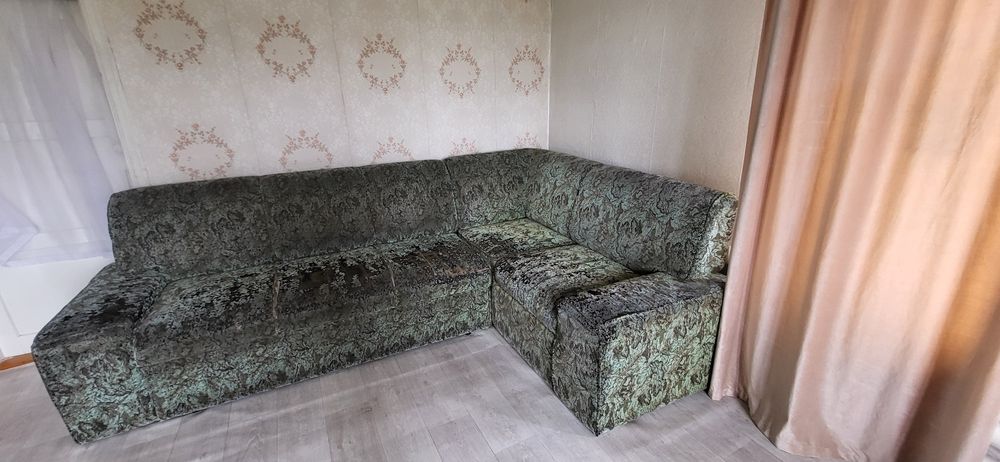 Продается угловой диван и телевизор