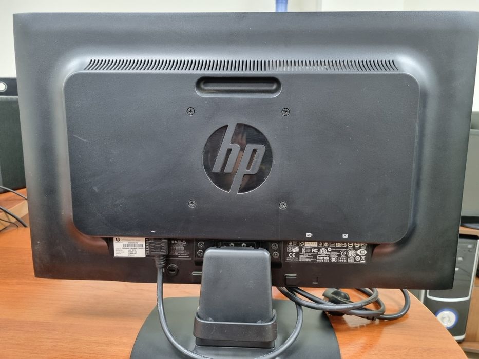 монитор HP ProDisplay P221
