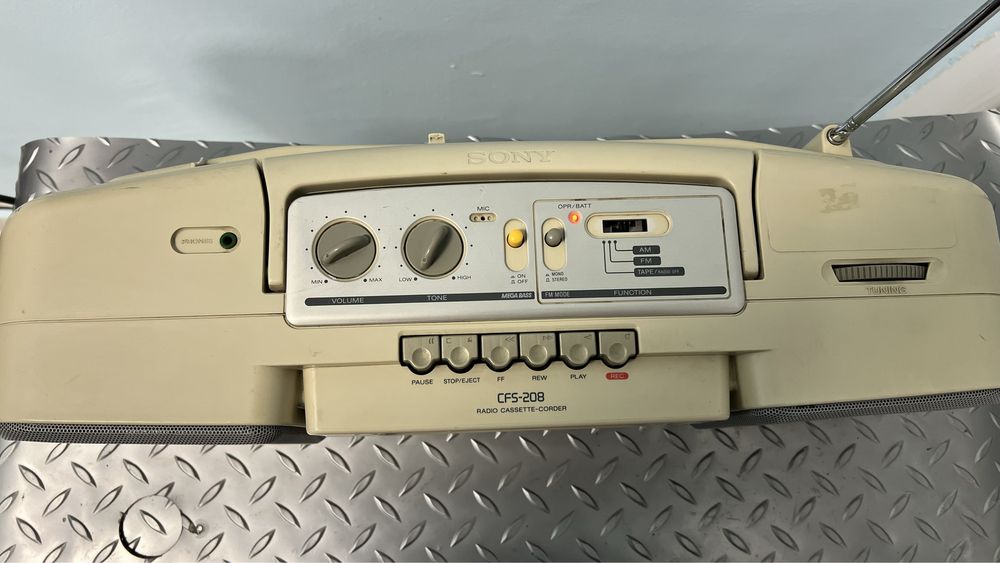 Радио касетофон Sony CFS-208