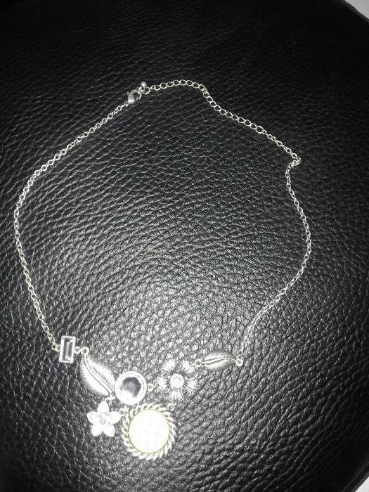 Красиво колие от АVON