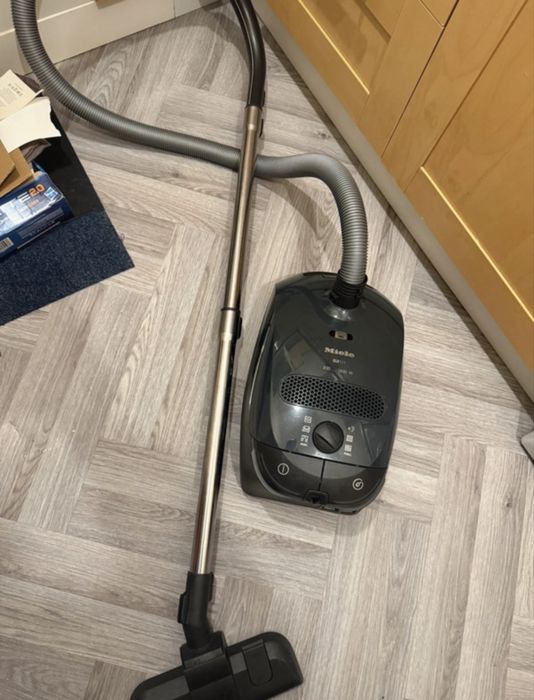 Aspirator Miele cu fir