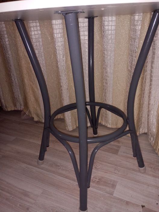 Продам стол. 8500