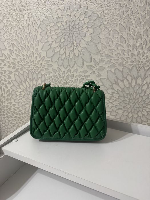 Продам новую сумку зеленого цвета