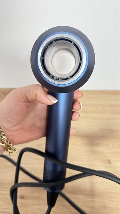 Dyson supersonic