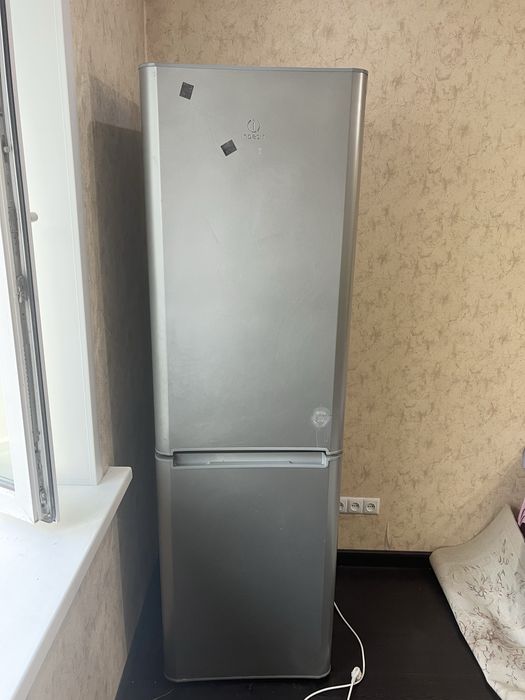Продам Холодильник с Машинкой