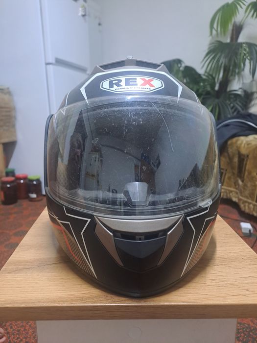 Продам каску в хорошем состоянии