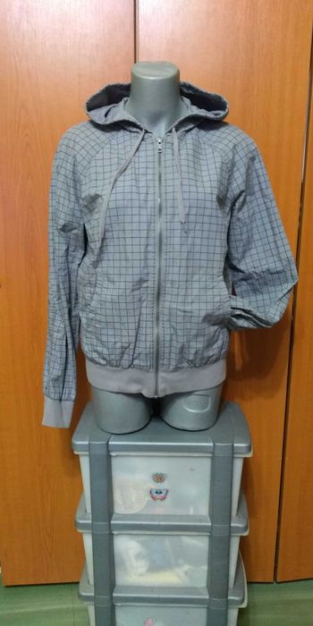 Hanorac/Jacheta/Geaca gri H&M Divided ,subtire cu gluga& buzunare
