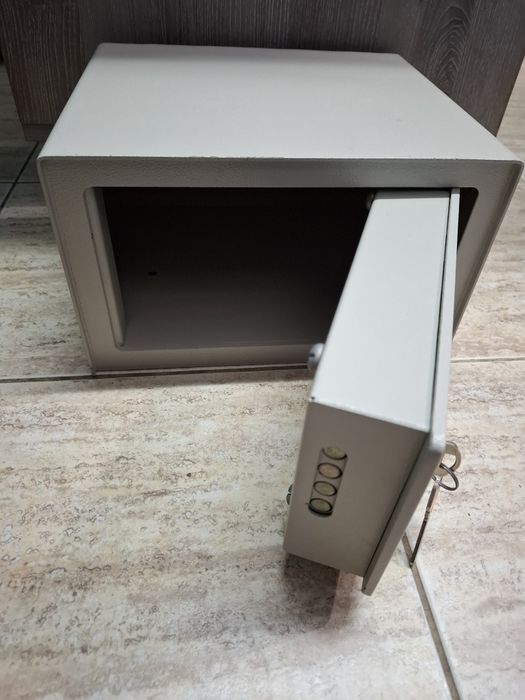 Каса - сейф ,24,5/28/17