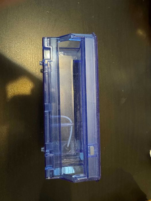 Продавам контейнер за вода за прахосмукачка