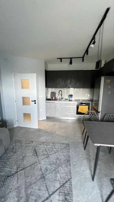 Тристаен обзаведен и оборудван с паркомясто