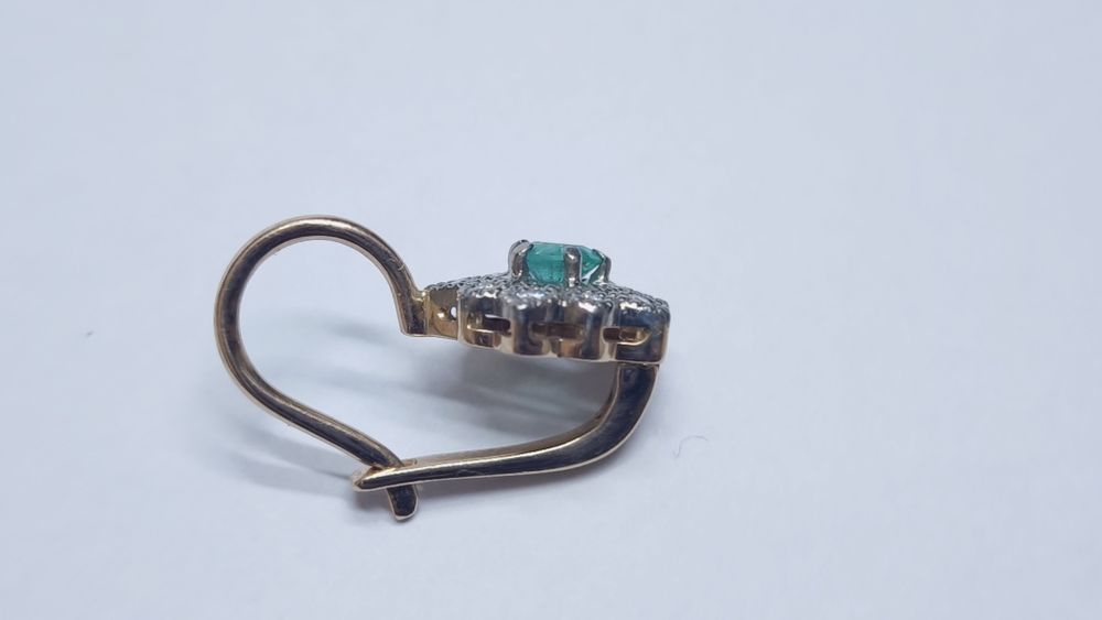 Серьги с бриллиантами и изумрудом