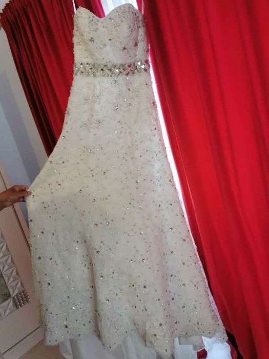 Vand rochie de mireasa culoare ivory cu dantela si cristale swarovski