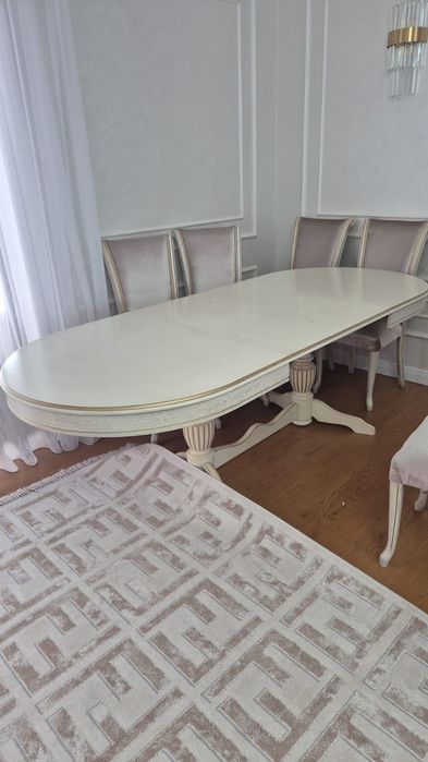 Стол в гостиную со стульями