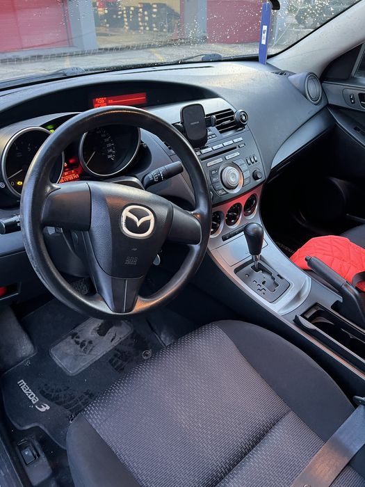 Лек автомобил Mazda 3, мазда 3