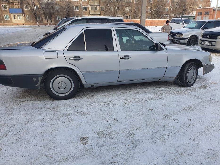 Автомобиль Мерседес