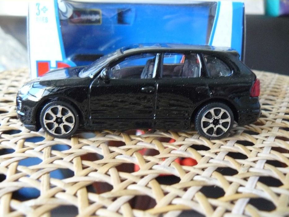 Macheta Auto PORSCHE CAYENNE TURBO 2011,Noua,Scara1:43, Produs Bburago