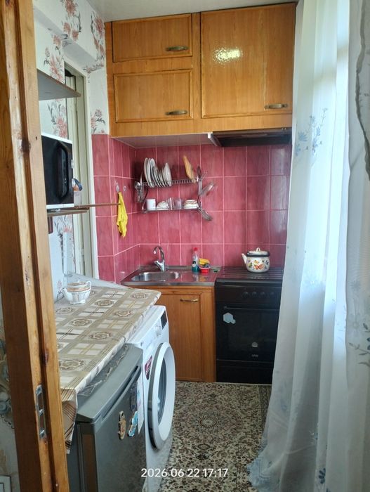 Ижарага 1 хона . Сдается  1 ком. в 2 . Юнусабад 12кв. Метро Туркестон