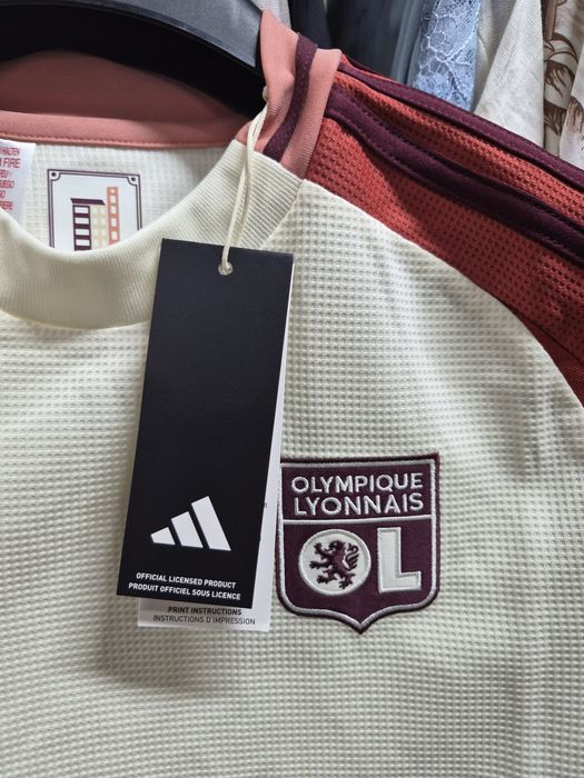Vând tricou de fotbal