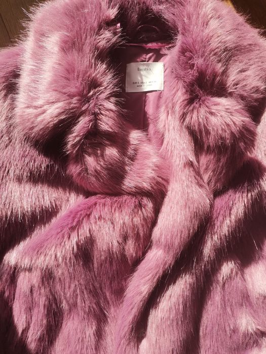 Лилаво късо палто с косъм  Bershka