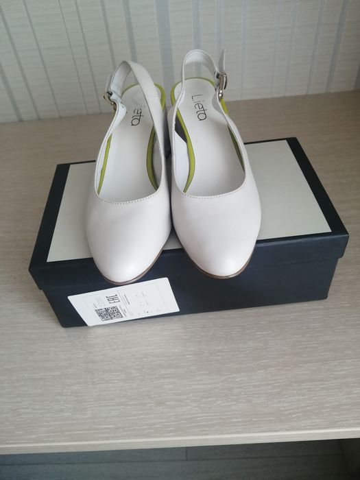 Кожаные босоножки 36 размер