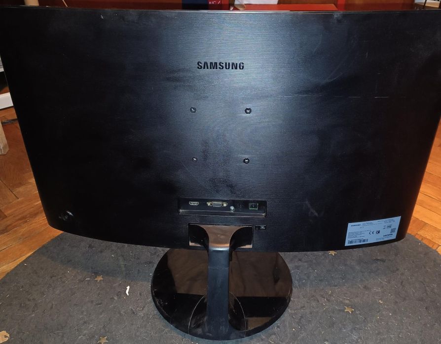 Vând Monitor Samsung curbat pentru piese