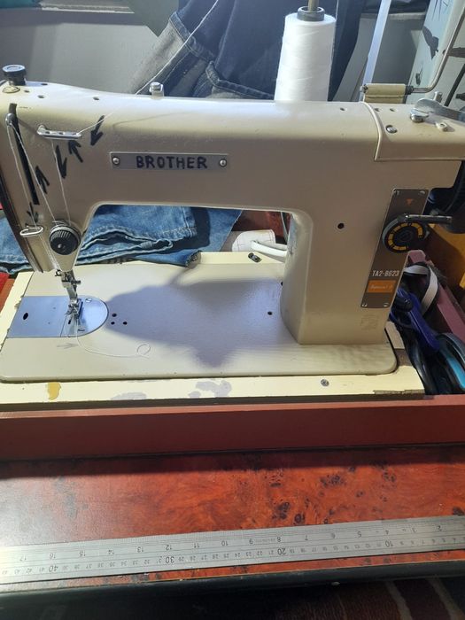 Masina de cusut liniara Brother