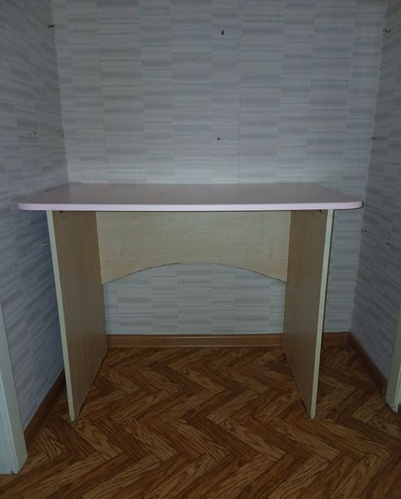 Стол в отличном состояние