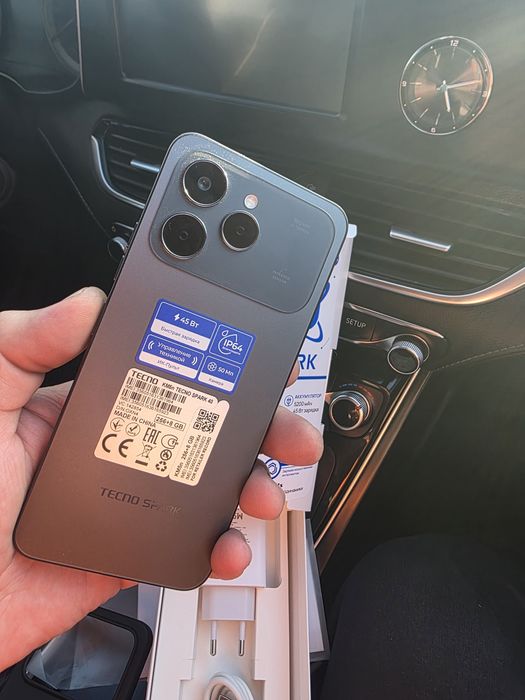 Звонит Tecno spark 40 256gb