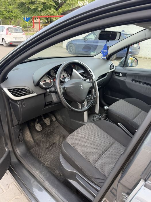 peugeot 207 sw  2011