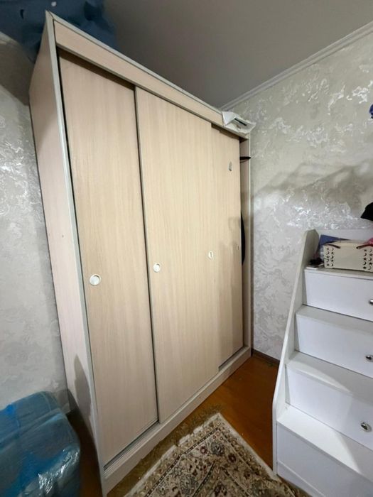 Шкаф.