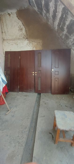 Eshiklar sotiladi 4 ta