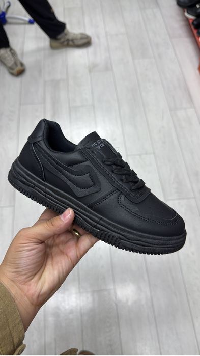 Кроссовки подростковые