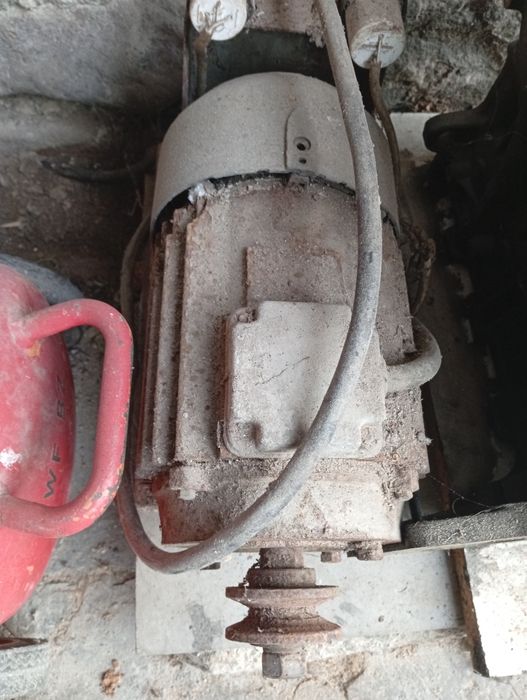 Vând motor circular