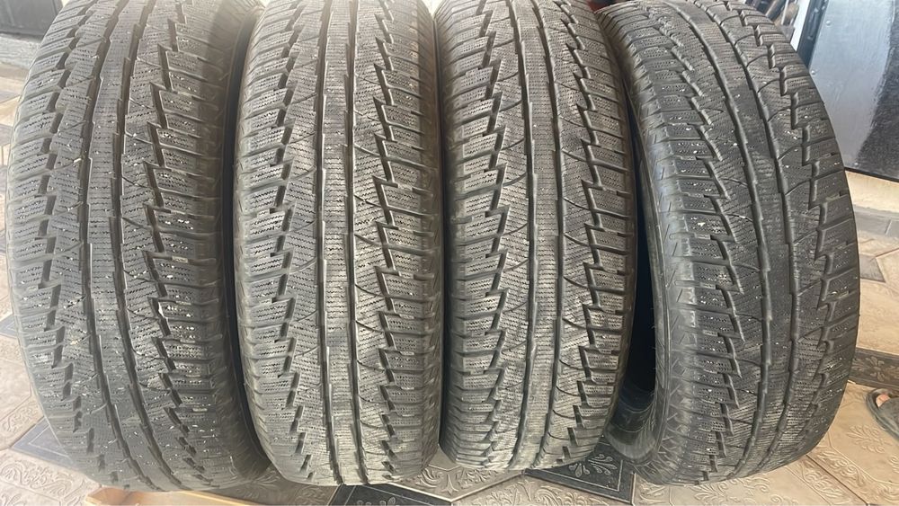Шина WINTER 215/60R17
