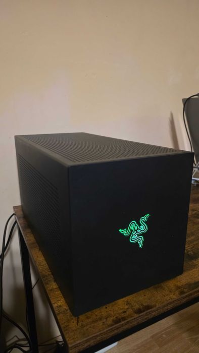 eGPU Razer Core X V2 Thunderlold 5 cu Asus Prime AMD 9070xt 16GB