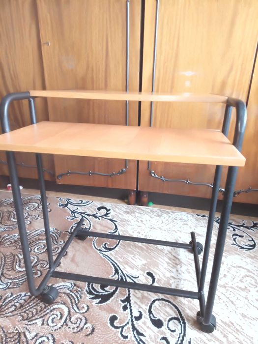 Столик для ноутбука