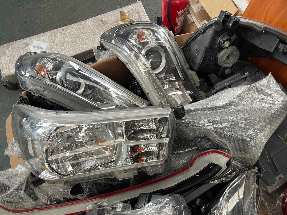 Faruri originale Toyota hilux 2020