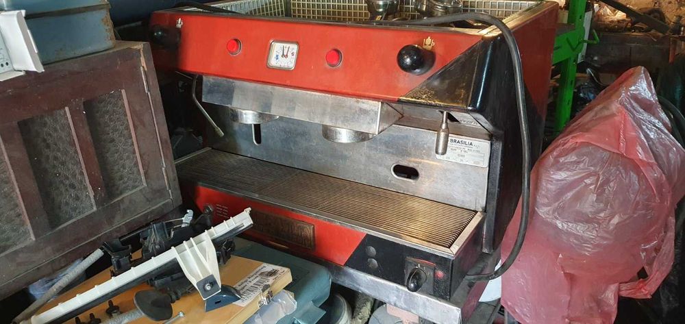 Продавам професионална кафемашина Brasilia.