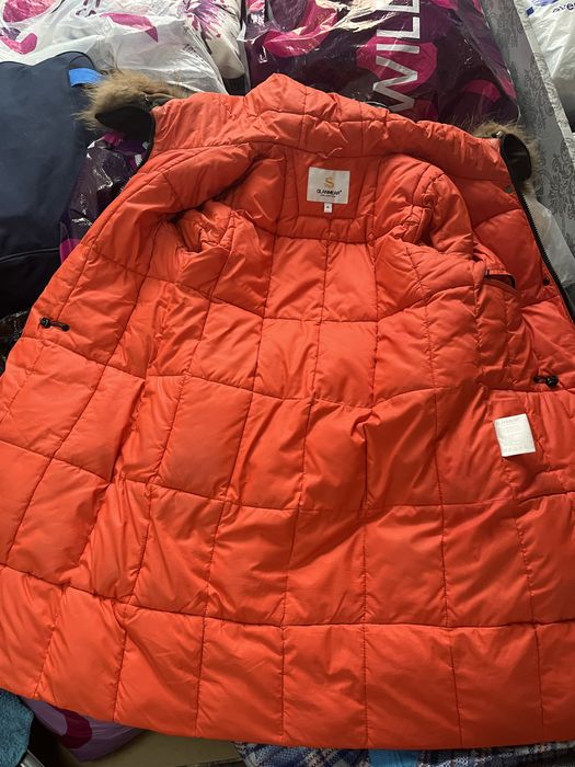 Продам парку женскую