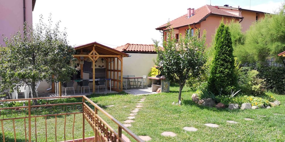 Собственик дава под наем етаж от къща в София