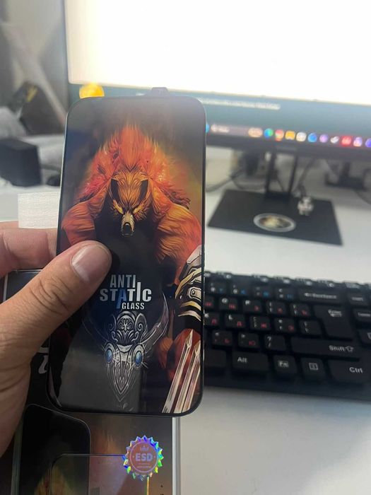 Защитные стекла на смартфон