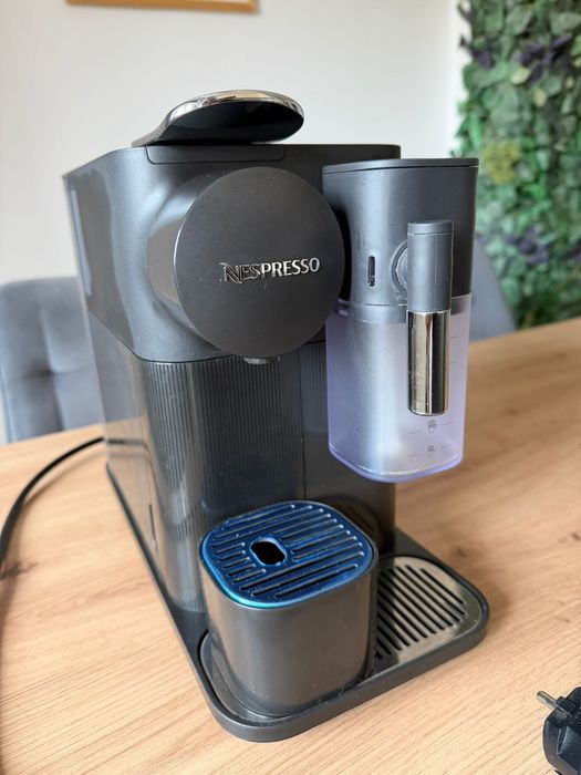 Espressor Lattissima One Evolution Negru