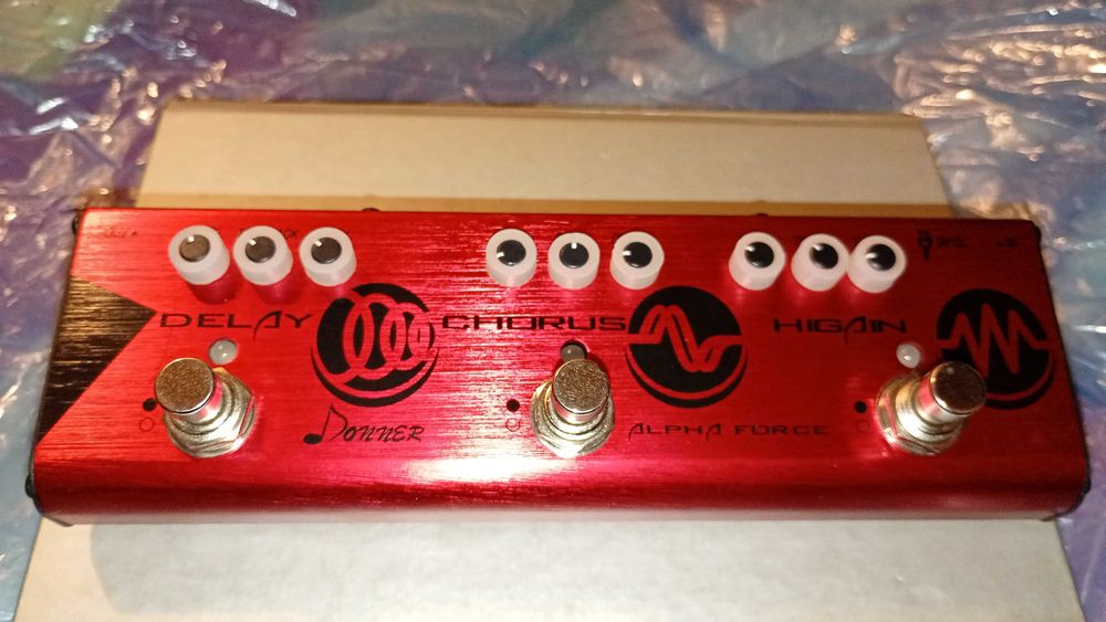 Продавам китарен ефект Donner Alpha Force