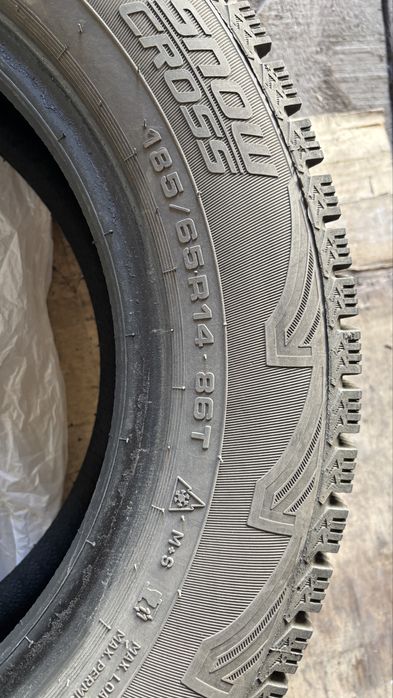 Продам комплект шипованной резины 185/65/14
