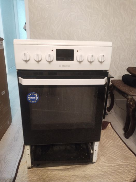 Продам электроплиту Hansa